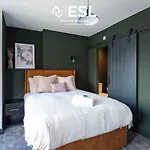 Central 5 Bedroom Townhouse Perfectly Located 2 Mins Walk From The Train Station