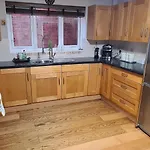 Spacious, 5 Bed House For 9 In Chester