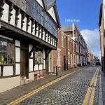 Chester City Centre Town House