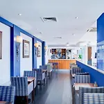 Belvilla Crewe City Centre Hotel Family Room 4