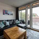 Dee Lane Apartment