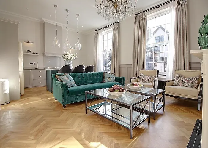 Ch1 Boutique Stays-Roman Bath Suite