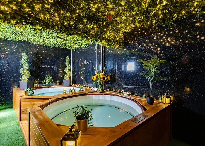 The Tudor Gathering - Events Groups - Up To 30 - Hot Tub