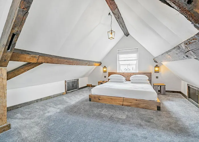 Quirky Retreats - Chester Rose