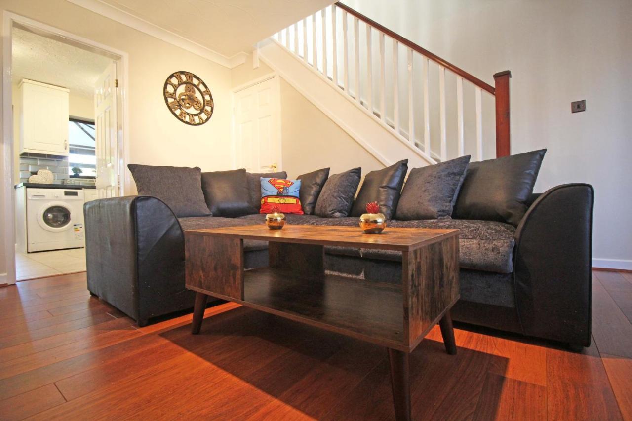 The Barwoods - Modern Spacious In - Parking Holiday home