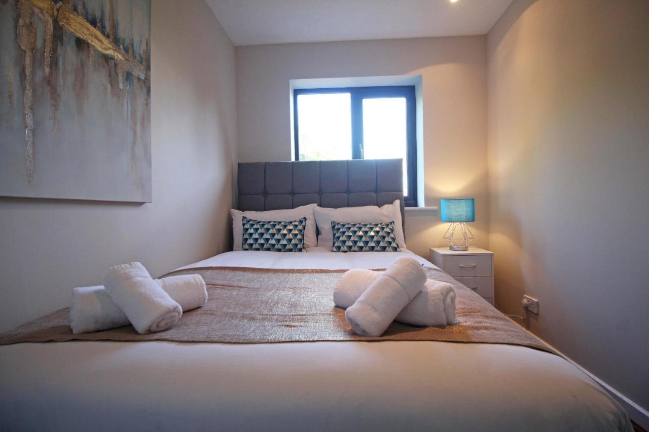 The Barwoods - Modern Spacious In - Parking *