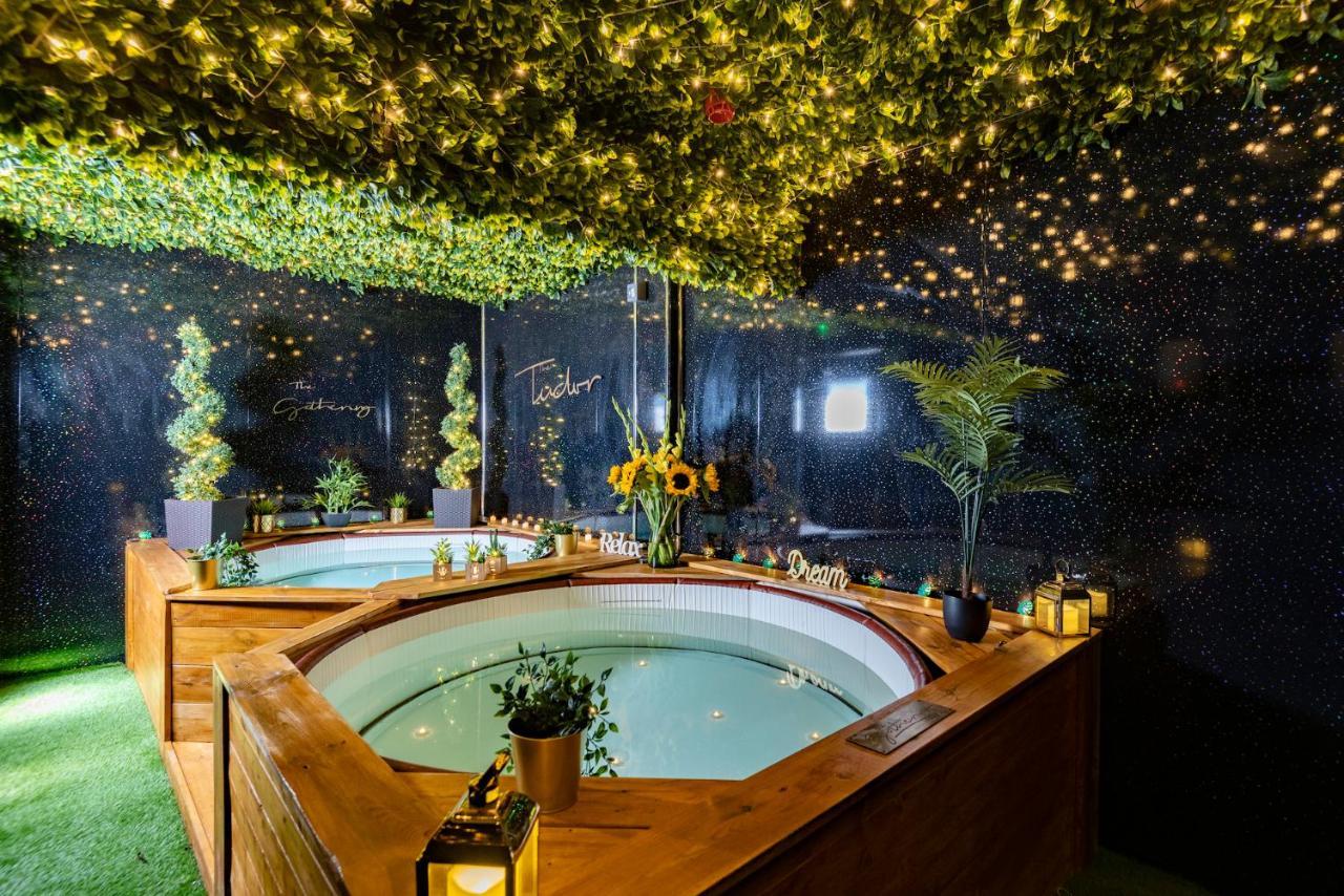 The Tudor Gathering - Events Groups - Up To 30 - Hot Tub Apartment Chester