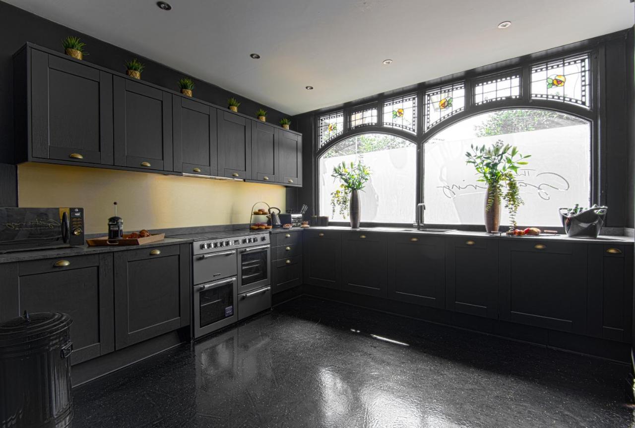 The Tudor Gathering - Events Groups - Up To 30 - Hot Tub Apartment *