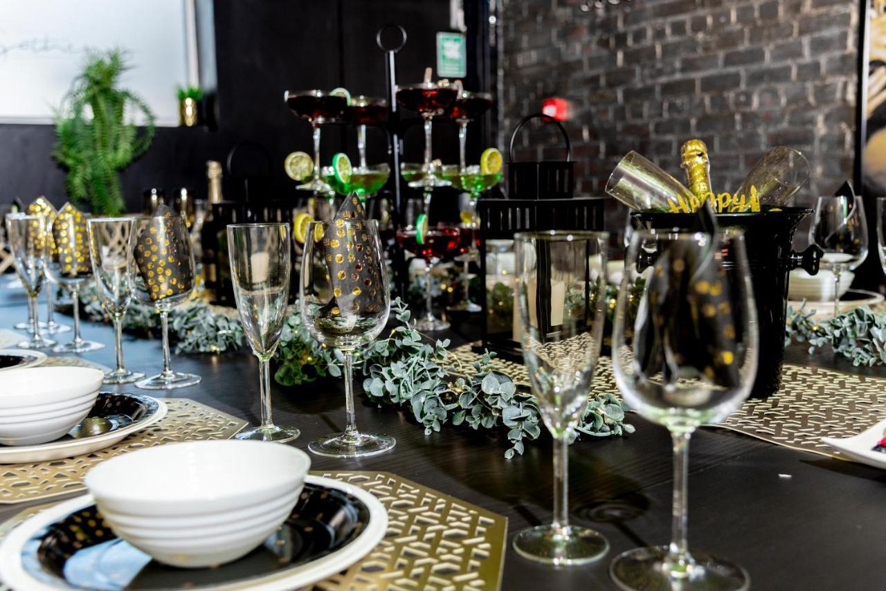 The Tudor Gathering - Events Groups - Up To 30 - Hot Tub Apartment Chester