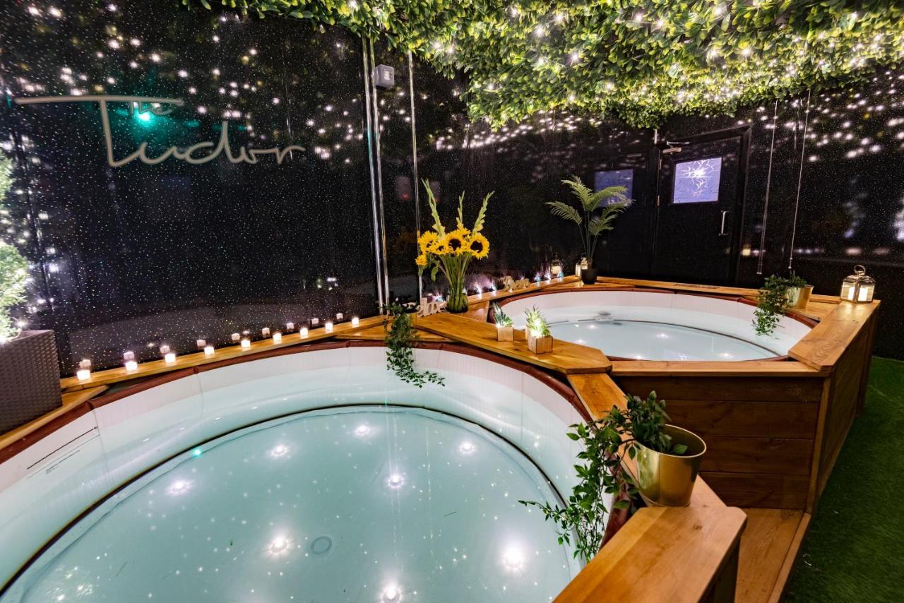 Apartment The Tudor Gathering - Events Groups - Up To 30 - Hot Tub Chester