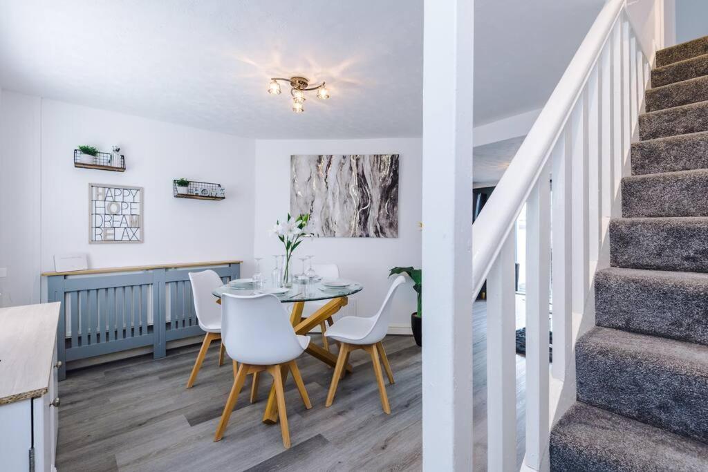 Town House Perfect For Leisure Breaks Holiday home Chester
