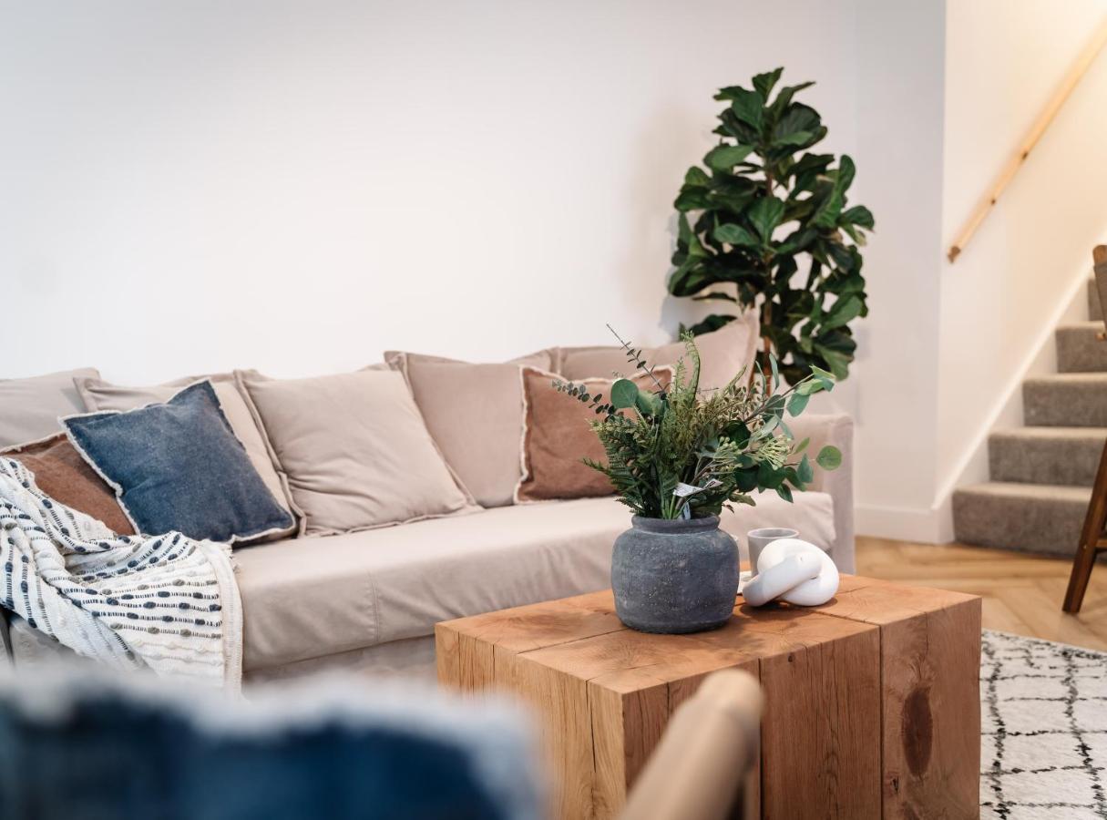Royal House Stylish - *