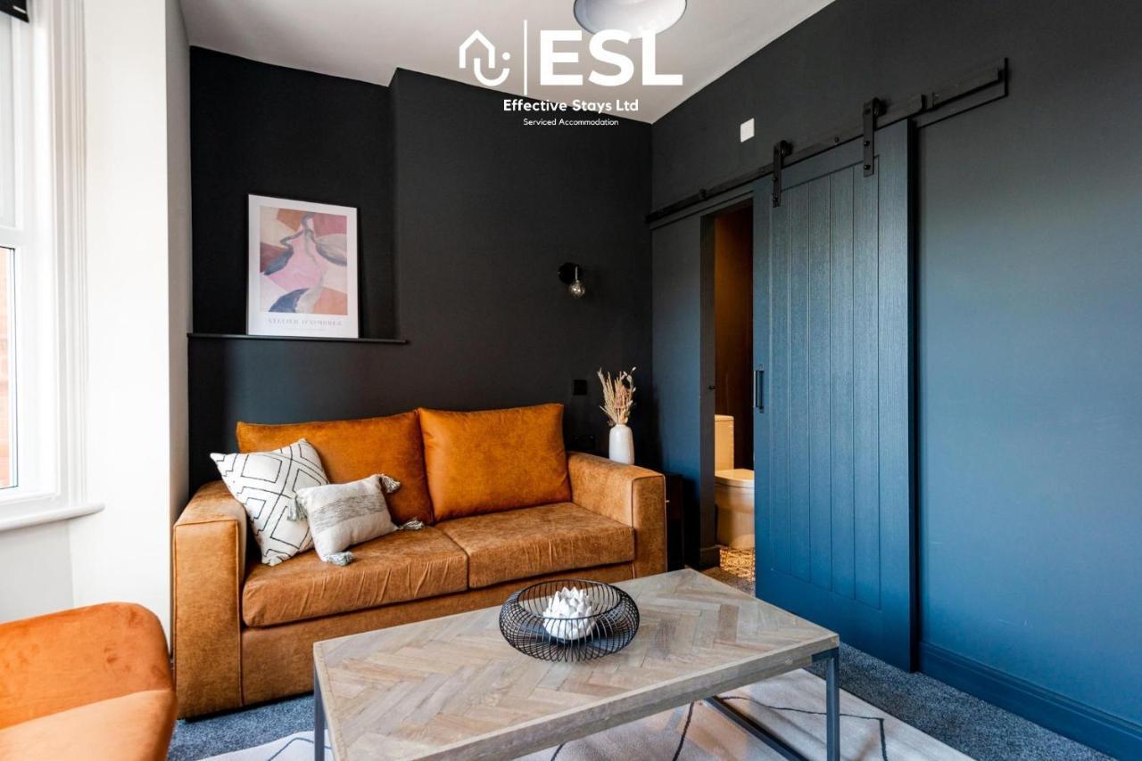 Ferienhaus 5 Bedroom Townhouse Perfectly Located 2 Mins Walk From The Train Station