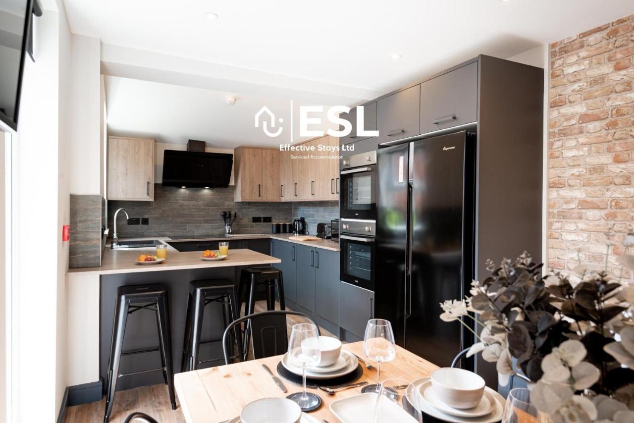 5 Bedroom Townhouse Perfectly Located 2 Mins Walk From The Train Station * Chester
