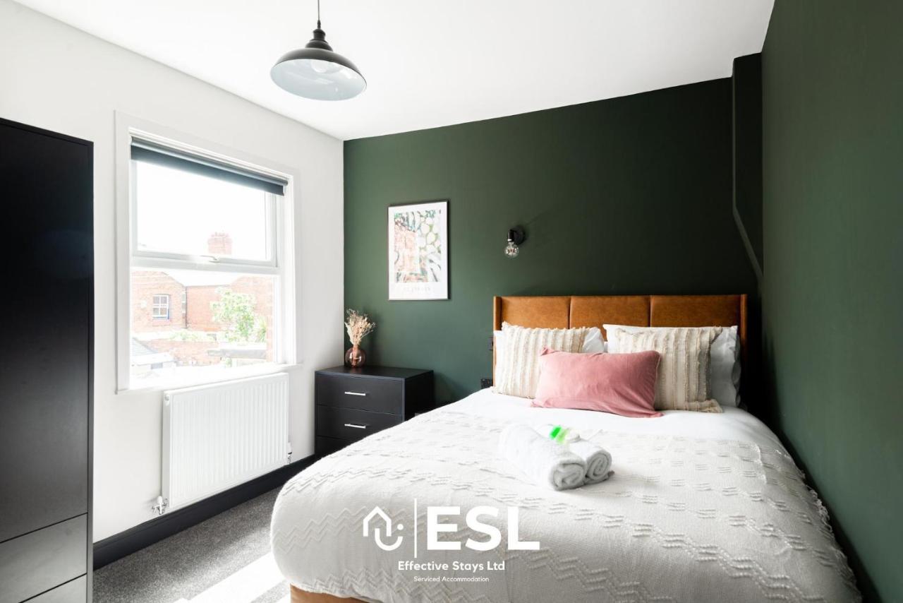 5 Bedroom Townhouse Perfectly Located 2 Mins Walk From The Train Station Chester