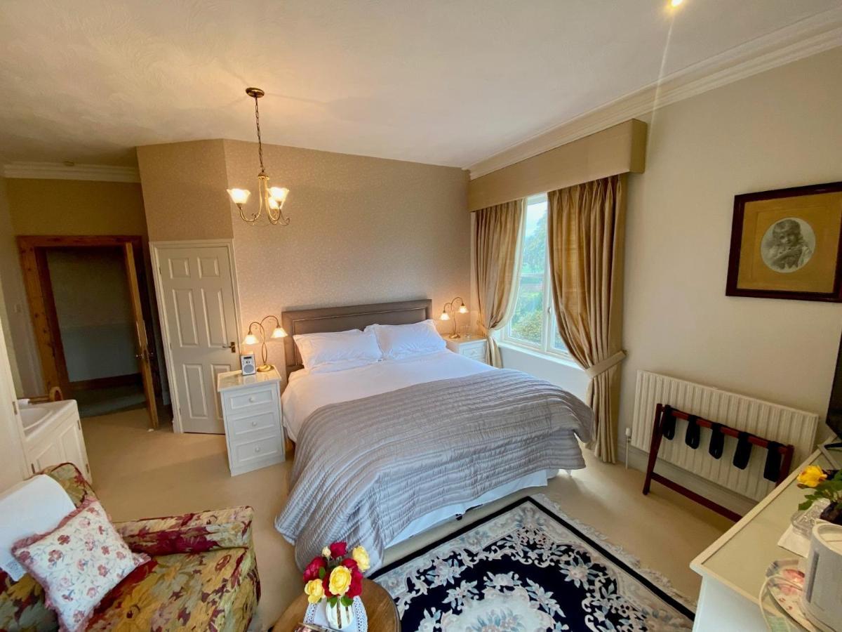 Bed & Breakfast Golborne Manor *