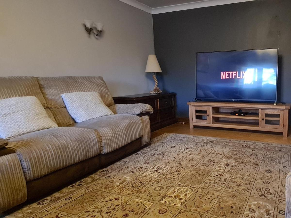 Villa Spacious, 5 Bed House For 9 In