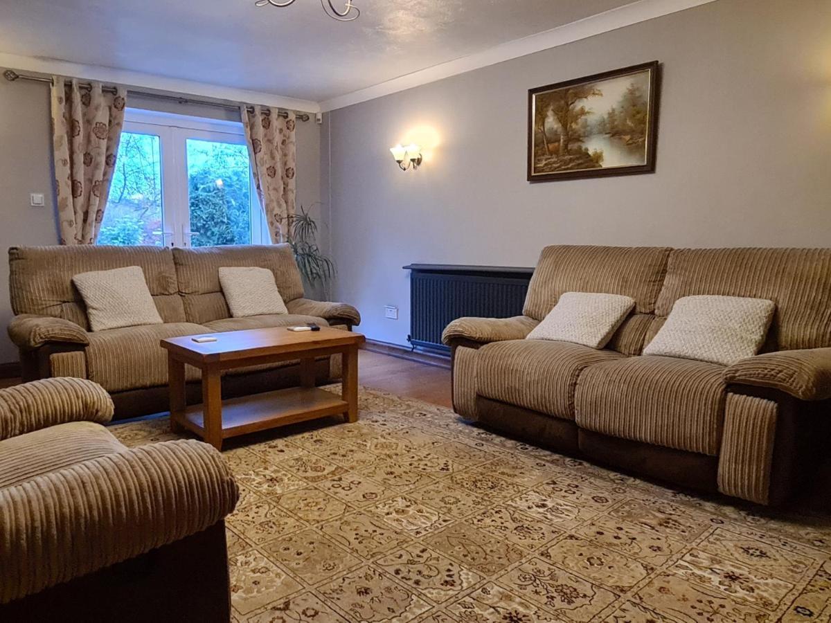 Villa Spacious, 5 Bed House For 9 In Chester