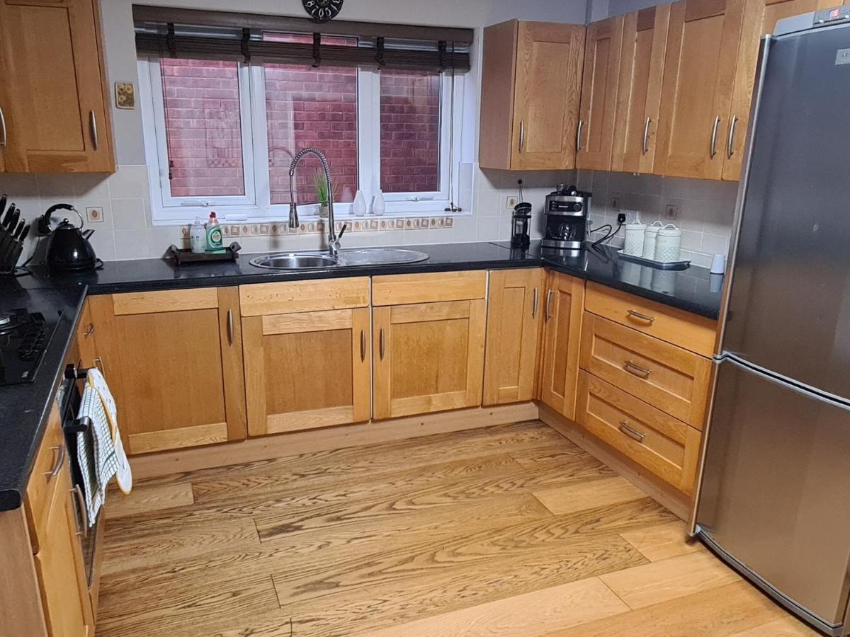 Villa Spacious, 5 Bed House For 9 In