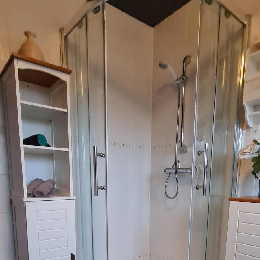 Spacious, 5 Bed House For 9 In Chester