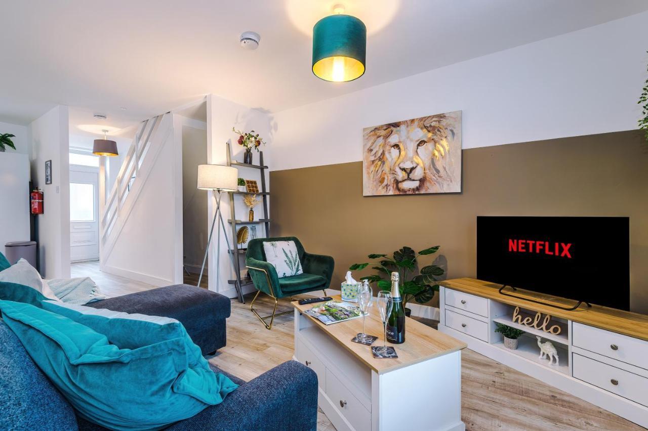 Holiday home Family Haven: 3-bed House With Free Parking Chester