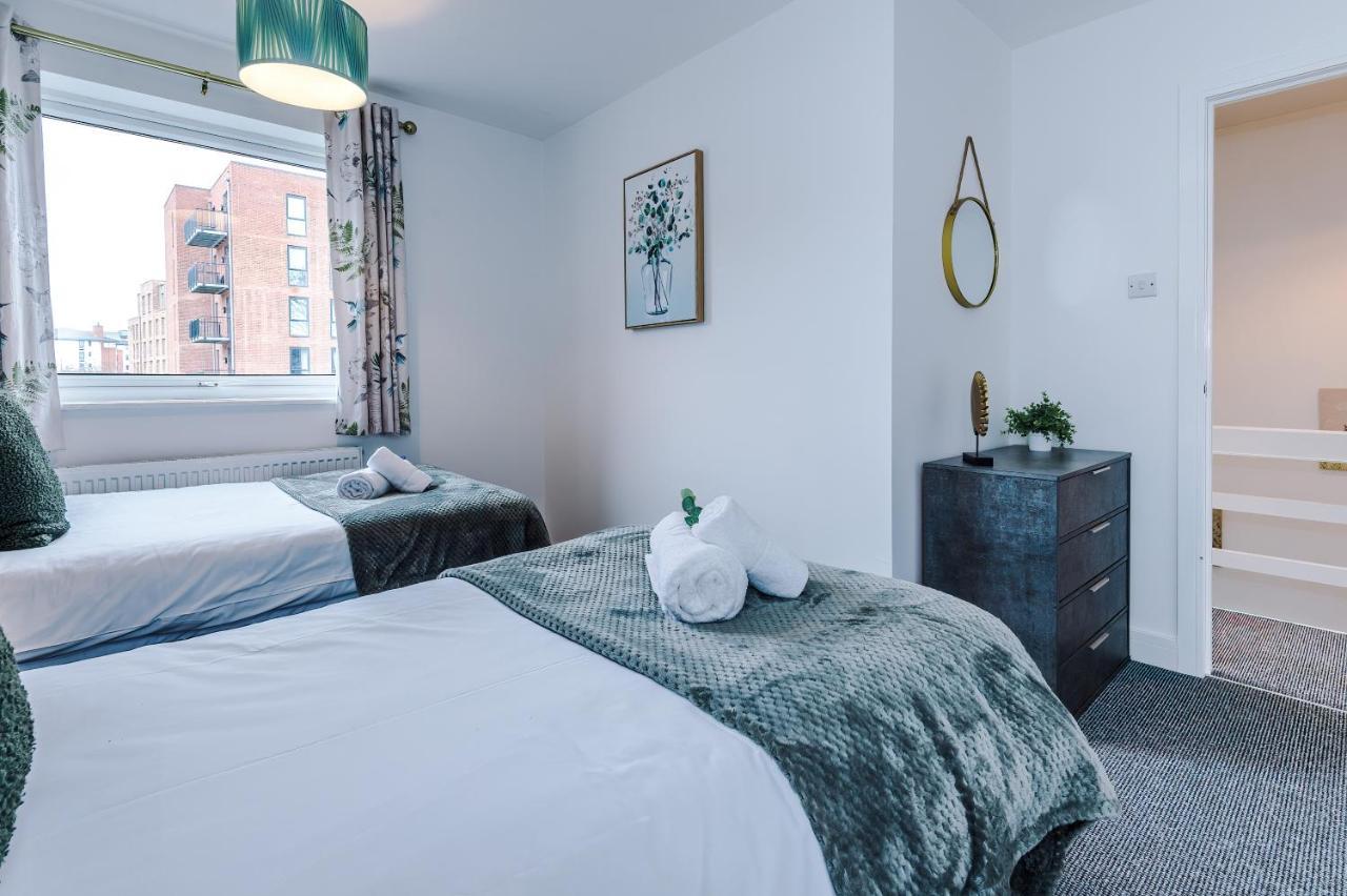 Family Haven: 3-bed House With Free Parking * Chester
