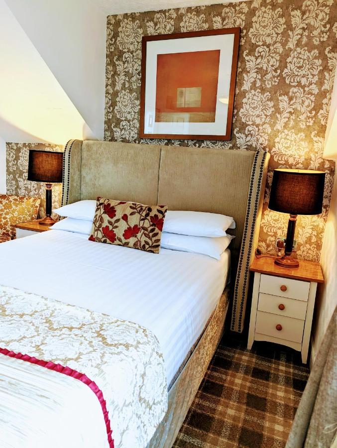 Brookside & Restaurant 3*