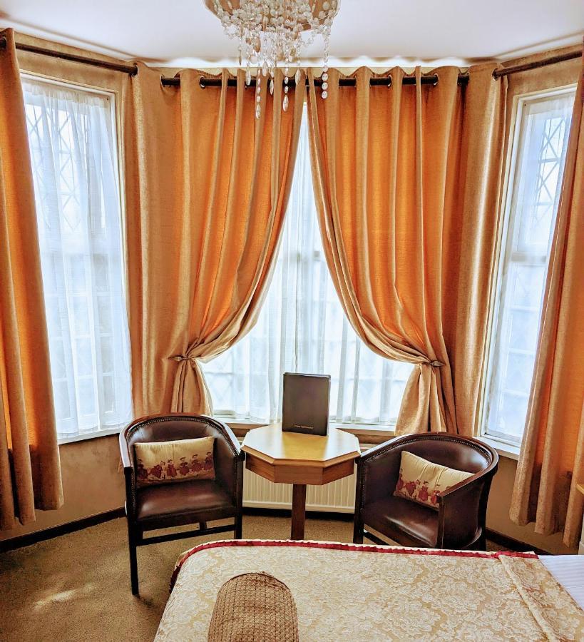 Brookside & Restaurant Hotel