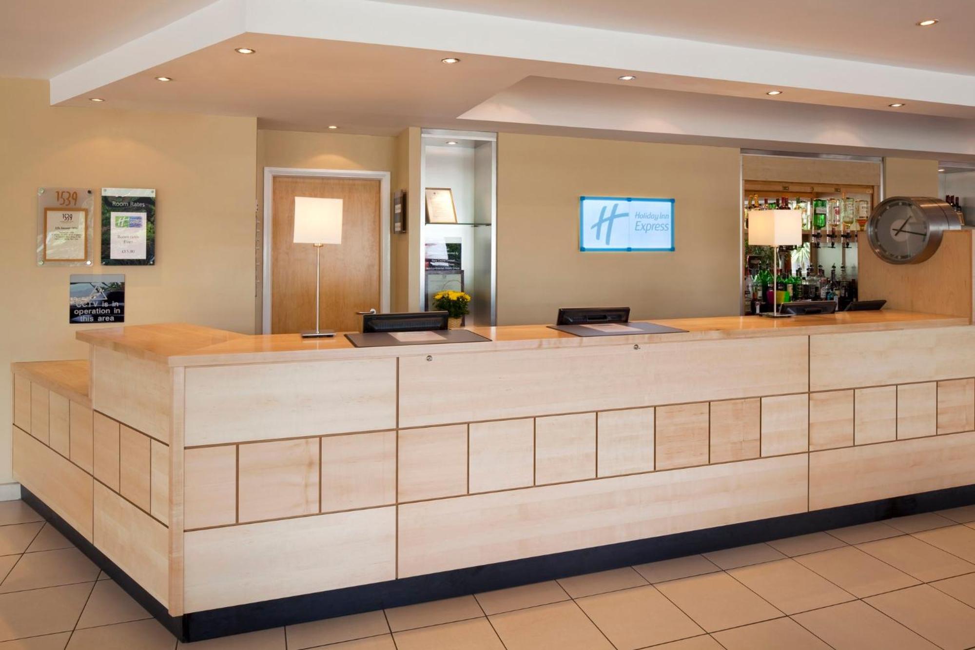 Express, Racecourse 3* Chester