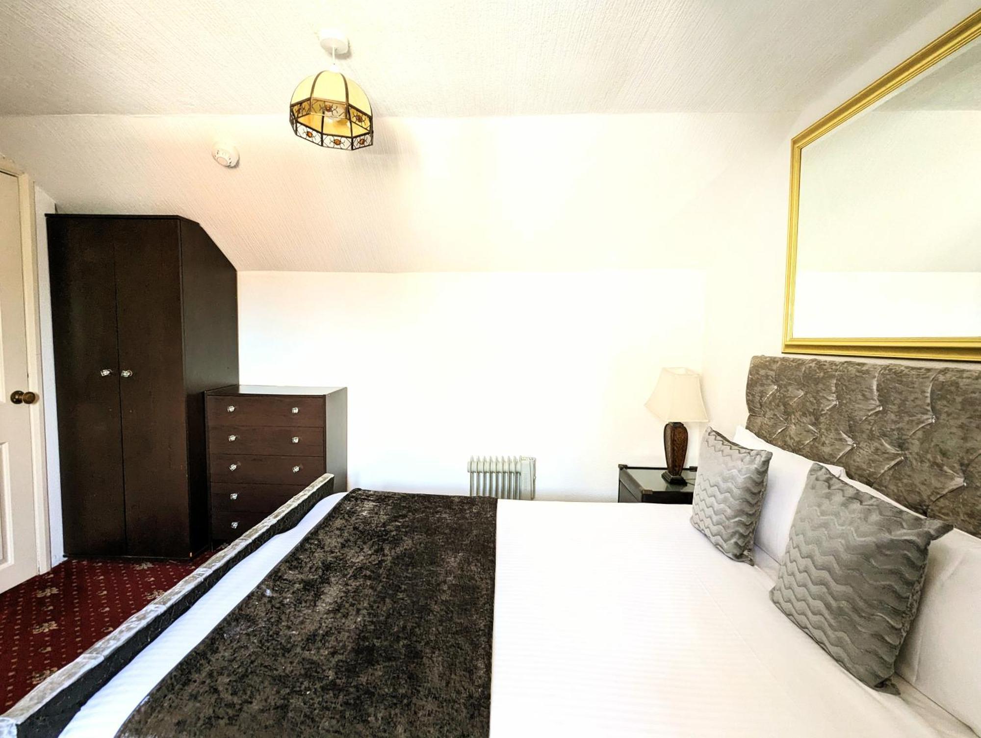 Brookside & Restaurant Hotel Chester
