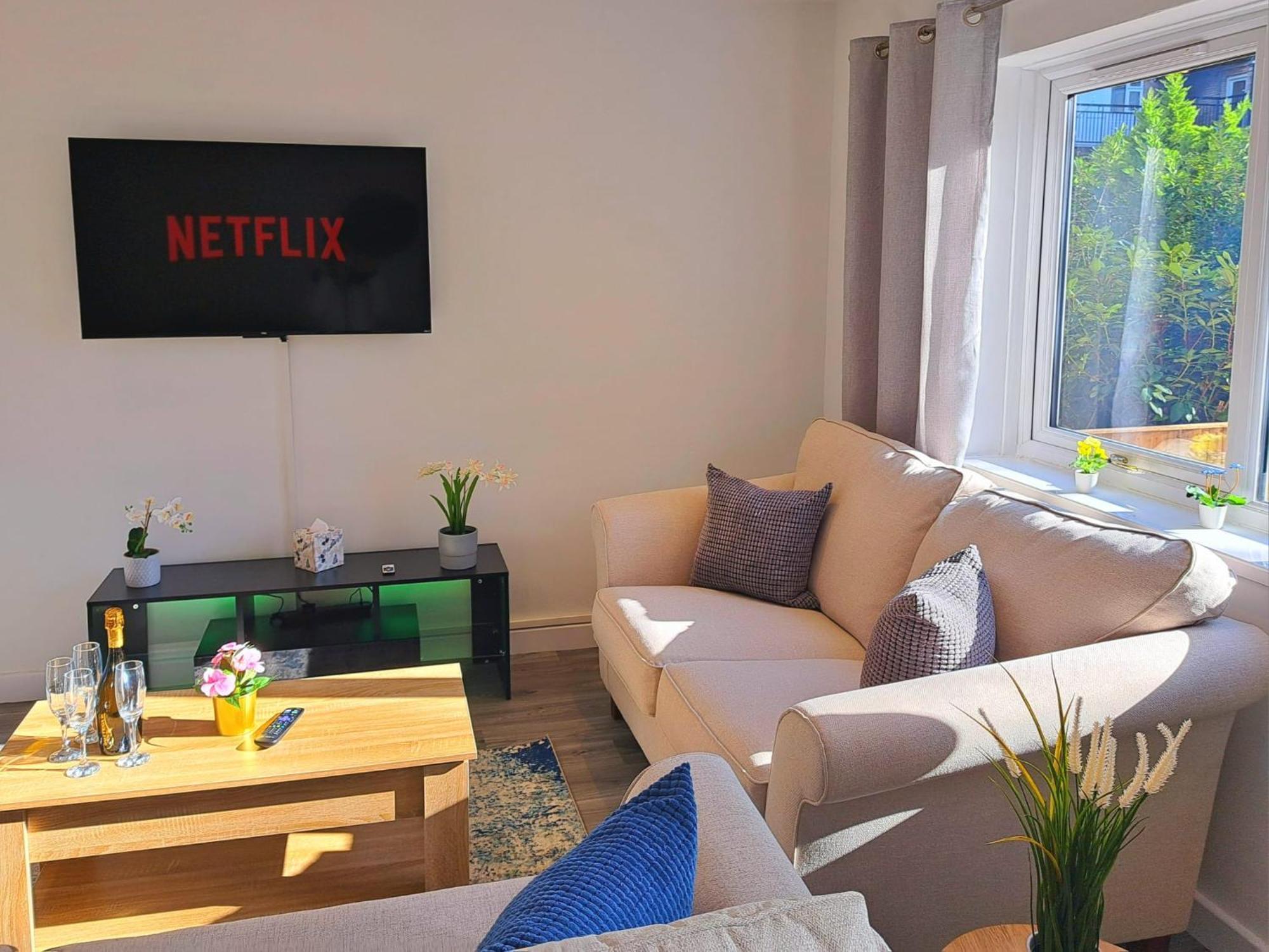 Cozy, Charming 3-bedroom In Chester- Free Parking- Sleeps Up To 6 Ferienhaus *