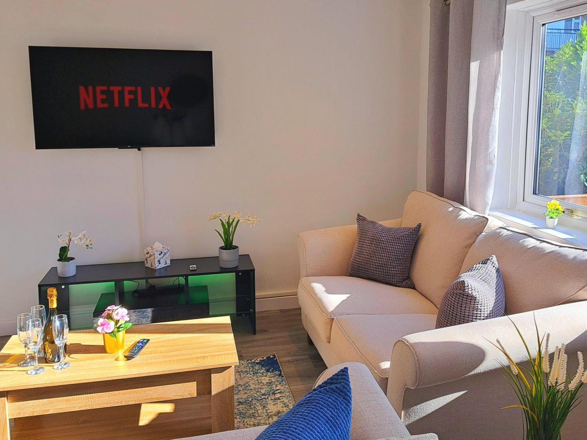 Cozy, Charming 3-bedroom In Chester- Free Parking- Sleeps Up To 6 Ferienhaus
