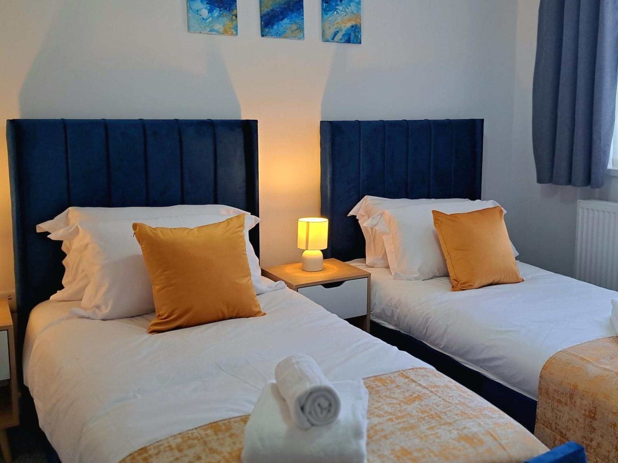 Ferienhaus Cozy, Charming 3-bedroom In Chester- Free Parking- Sleeps Up To 6