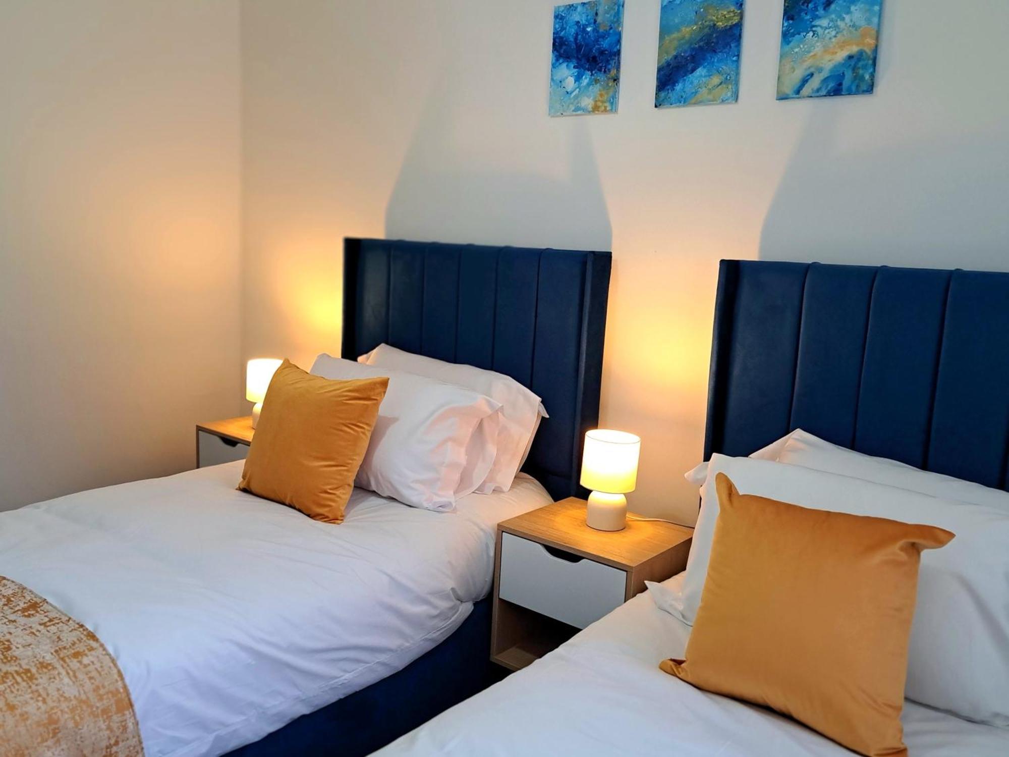 Cozy, Charming 3-bedroom In Chester- Free Parking- Sleeps Up To 6