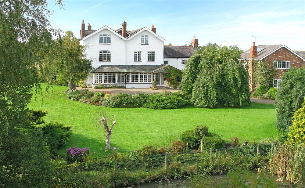 Hotel Higher Huxley Hall