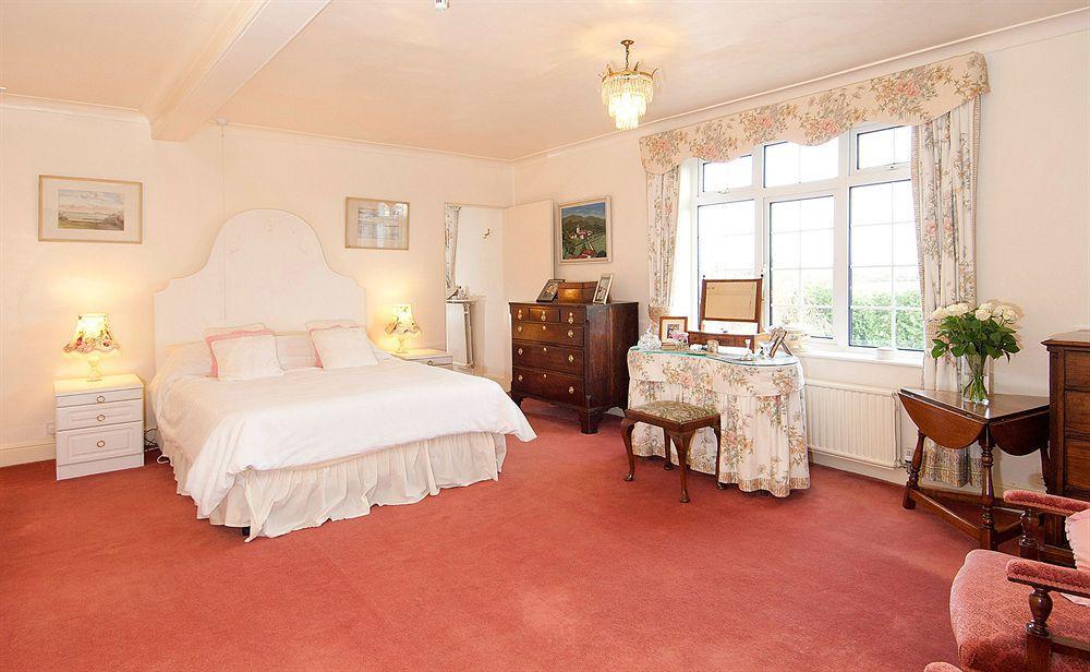 Hotel Higher Huxley Hall 3*