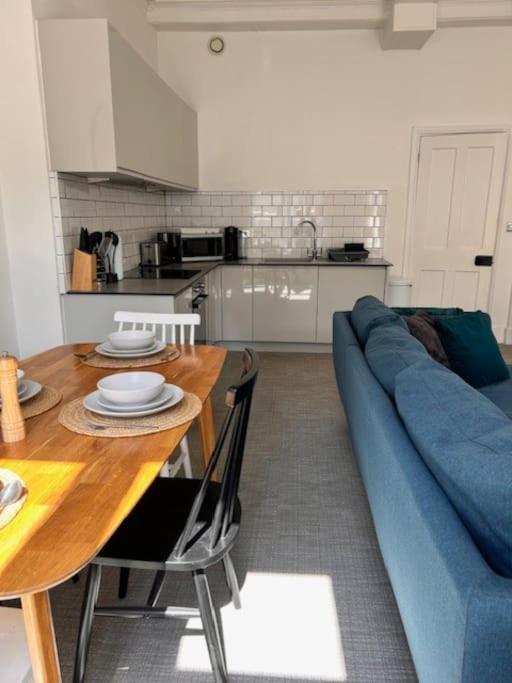 Apartment Modern Within Historic City Walls *