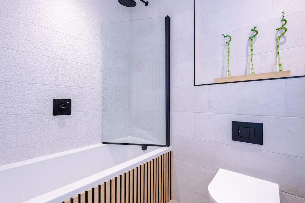 Luxury 2b Centre With Private Parking Apartment Chester
