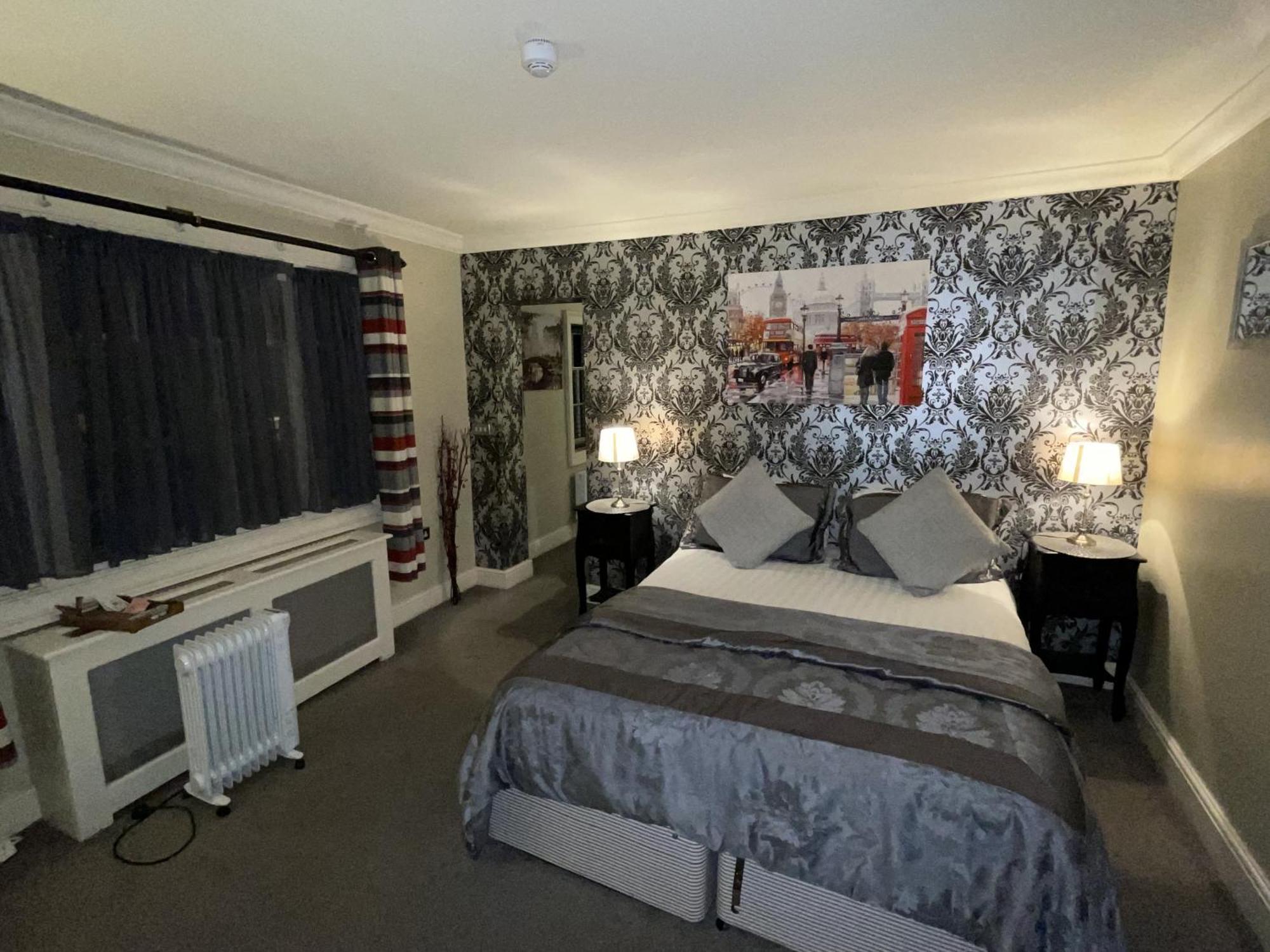 The Commercial Bar & 3* Chester