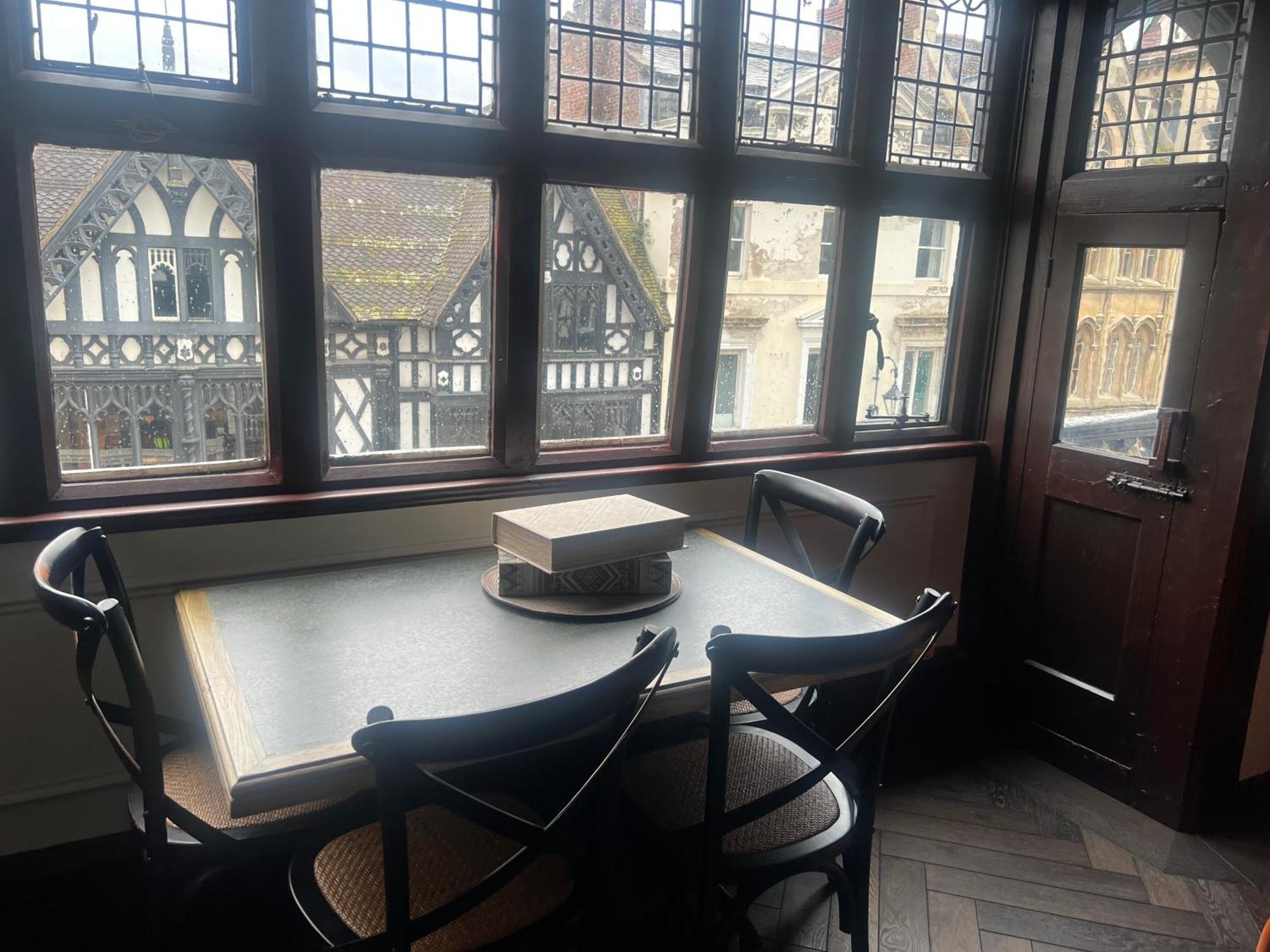Eastgate Rows Apartment
