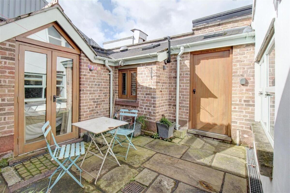 Apartment Two Bed On Watergate Street By Cheshire Escapes
