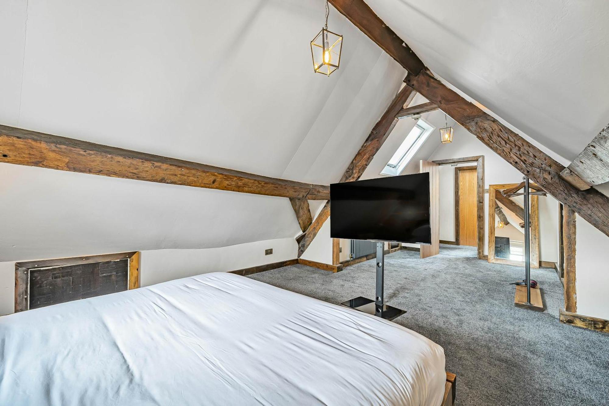 Quirky Retreats - Rose * Chester