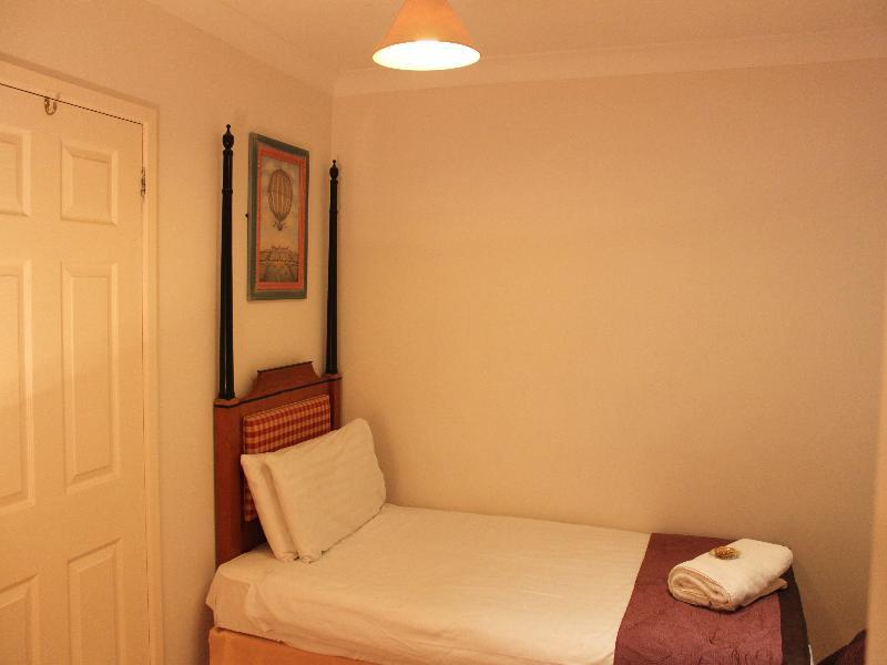 Brook Mollington Banastre & Hotel
