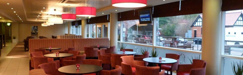 Hotel Express, Racecourse