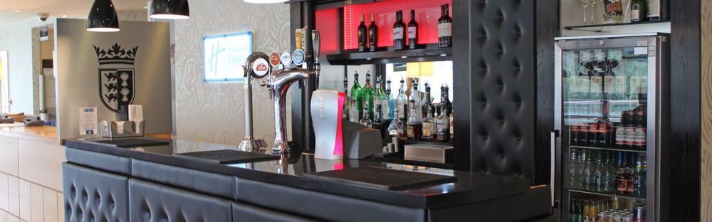 Express, Racecourse Hotel