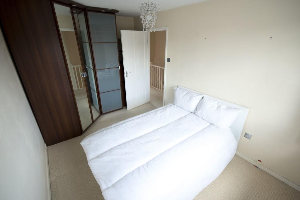 32 Pentland Close *