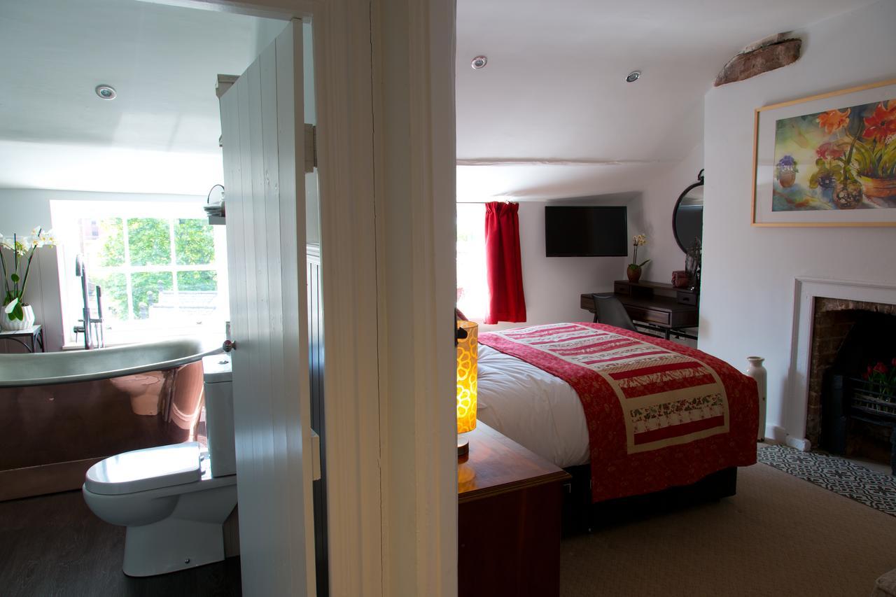 80 Watergate Street 3* Chester