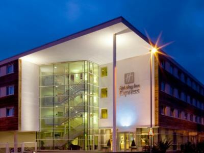 Express, Racecourse Hotel
