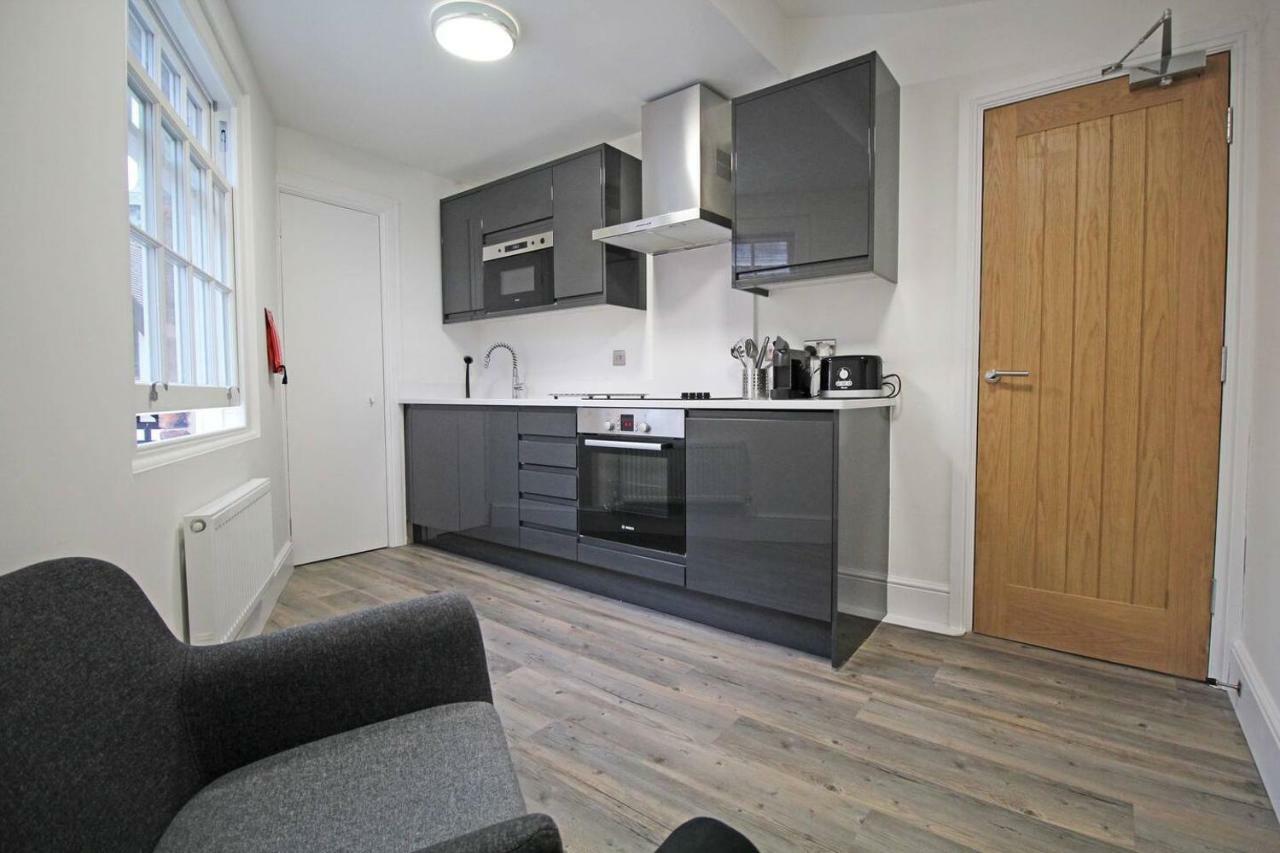 Grosvenor 5 - Modern Central Studio - City Centre Location