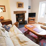 2 Ashby Place
